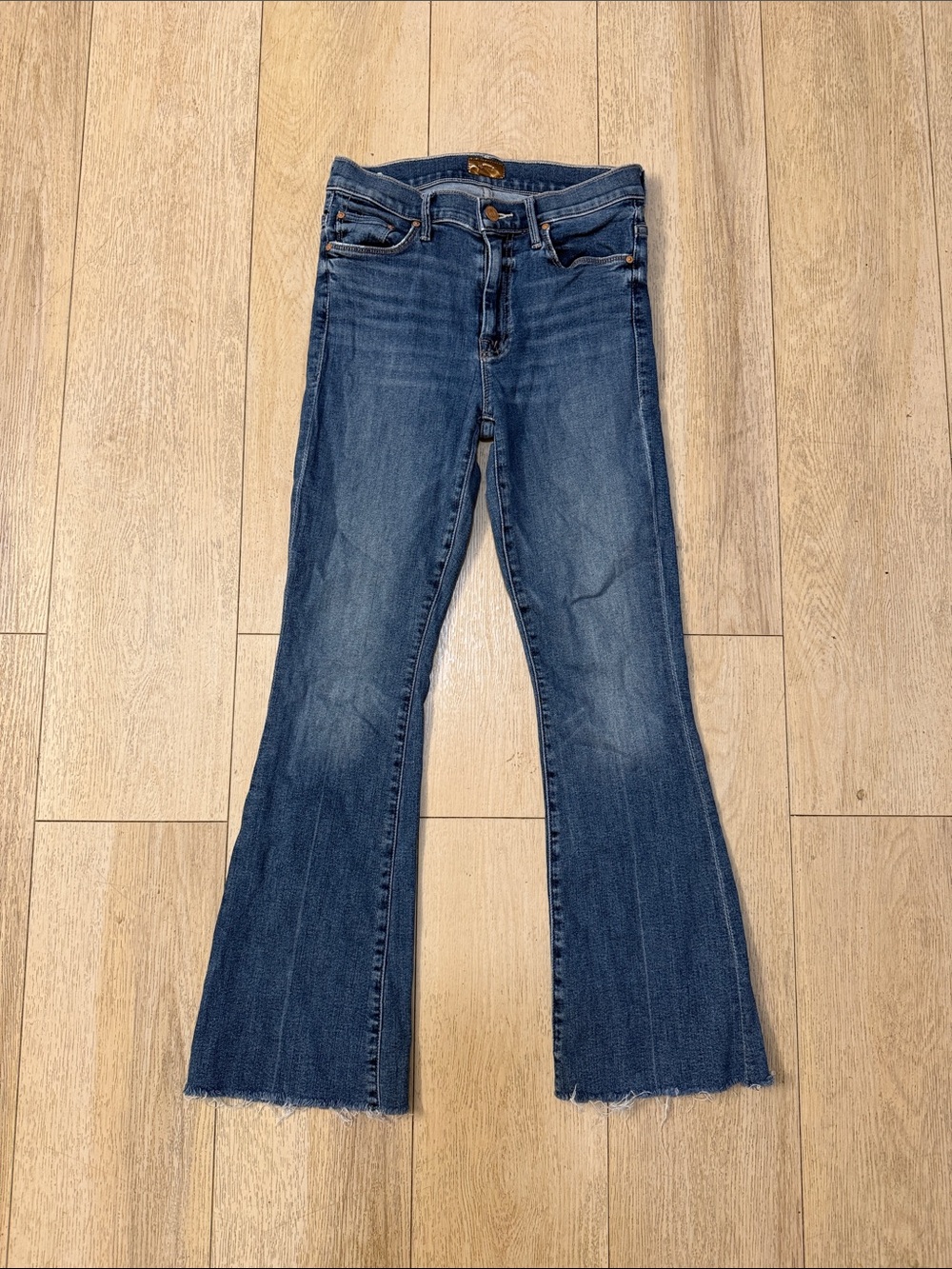 MOTHER The Weekender Flare Jeans Walking on Coals Size 25
